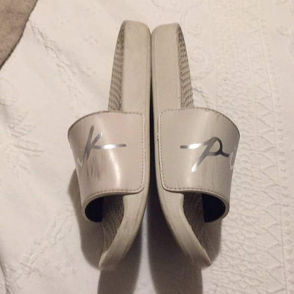 SALE🤪🤪🤪Pink Slides - Picture 2 of 3